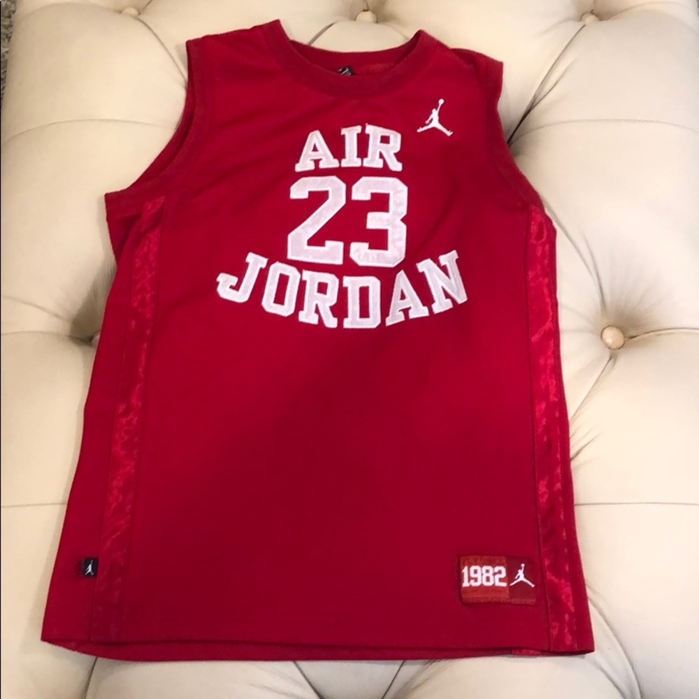 Boys Air Jordan Sleeveless Jersey. SIze L
